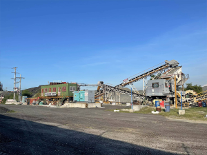 破碎機(jī)日常清理工作是延長(zhǎng)設(shè)備使用壽命的有利因素